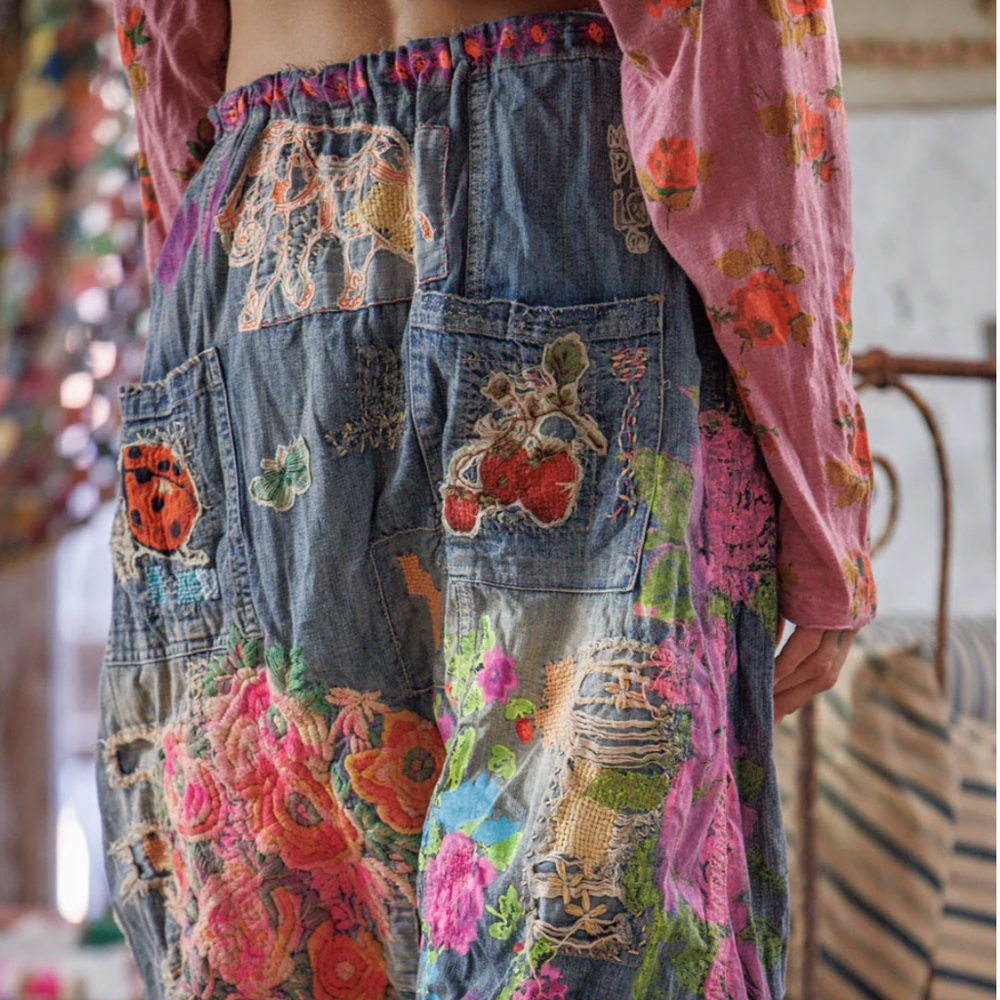 NWT Magnolia Pearl Embroidered Art Graphic Frankie Denims, OS - Picture 3 of 15